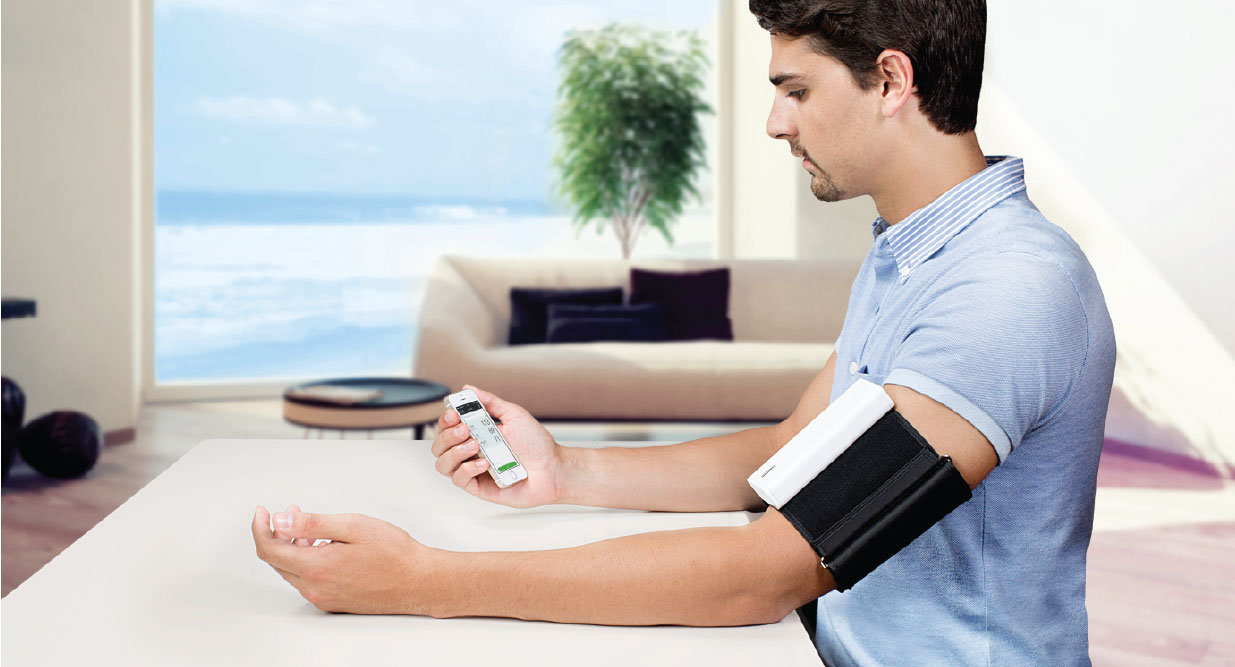 App Qardio per pressione sanguigna, monitor a domicilio QardioArm wireless e senza sforzi
